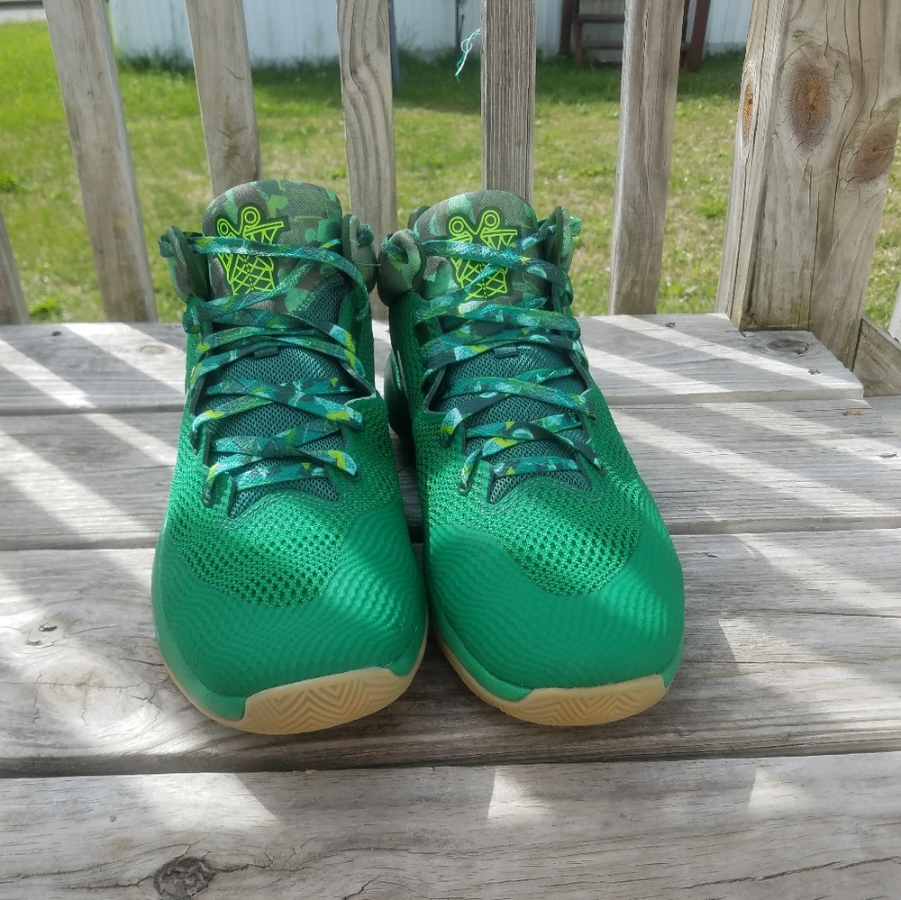 Men's Nike shoes (size 11 half)